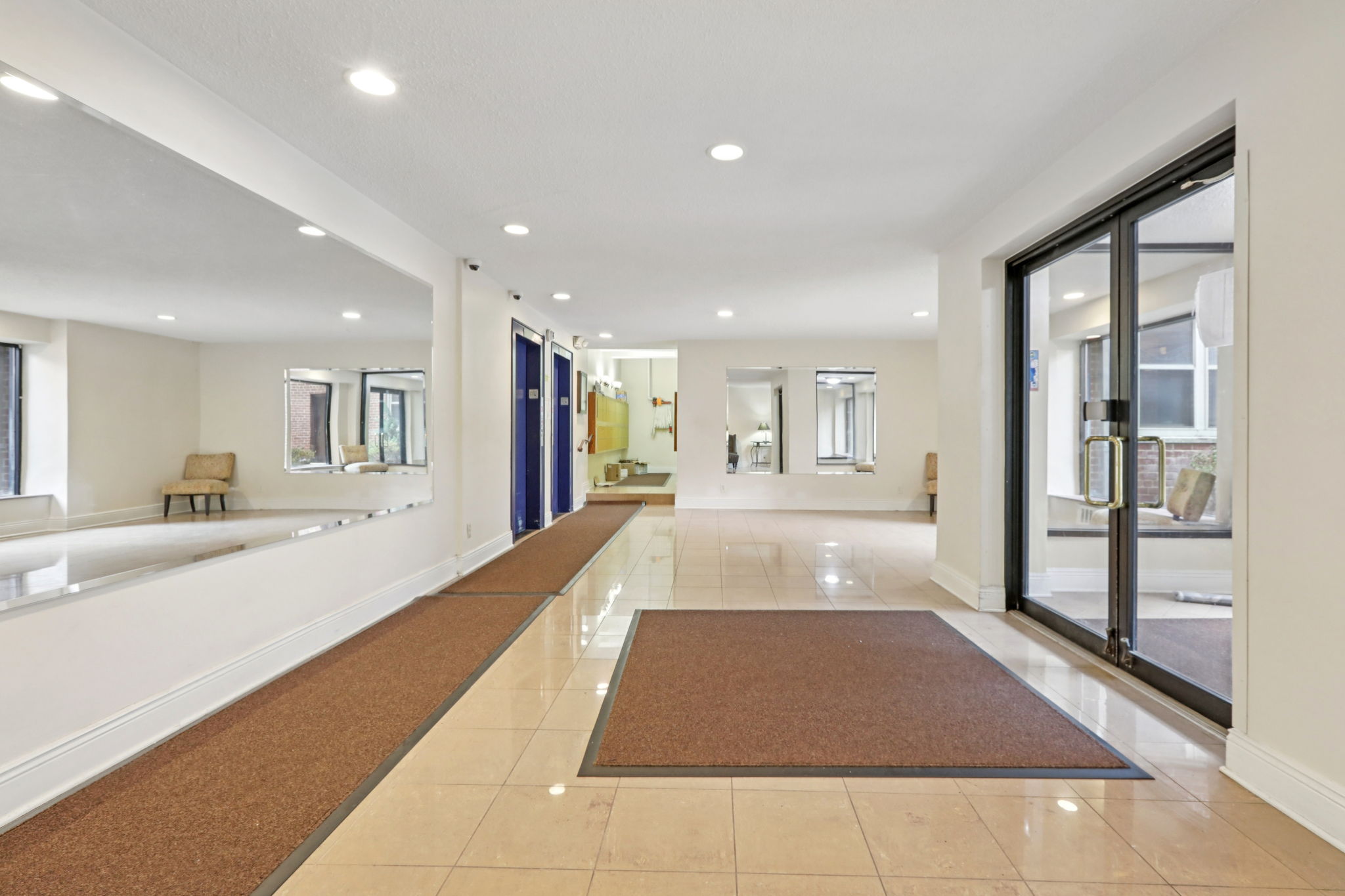 N Broadway-S0803-007