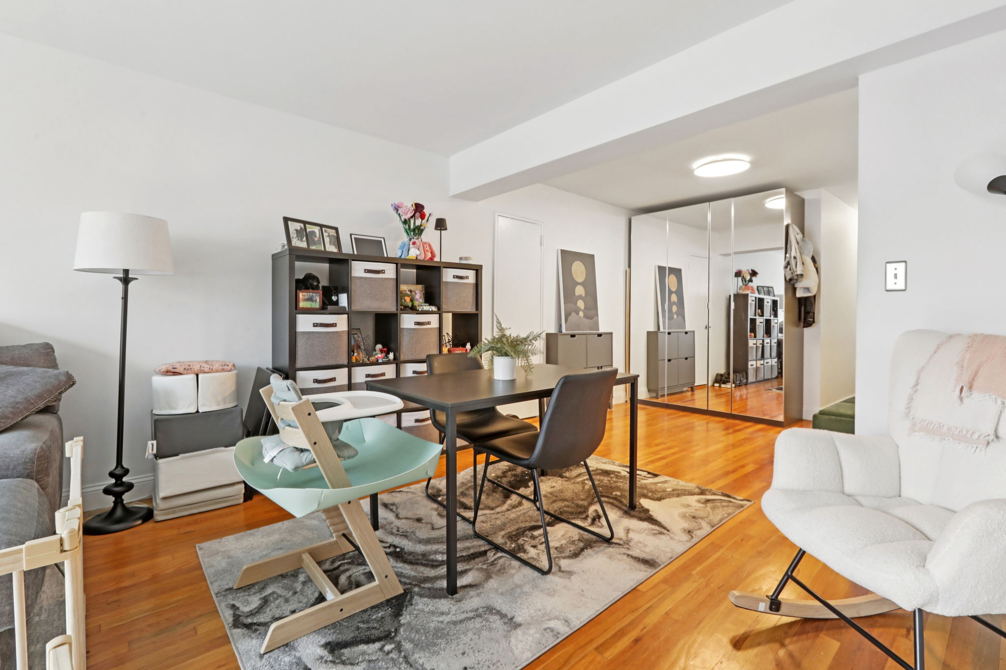 N Broadway-S0803-018