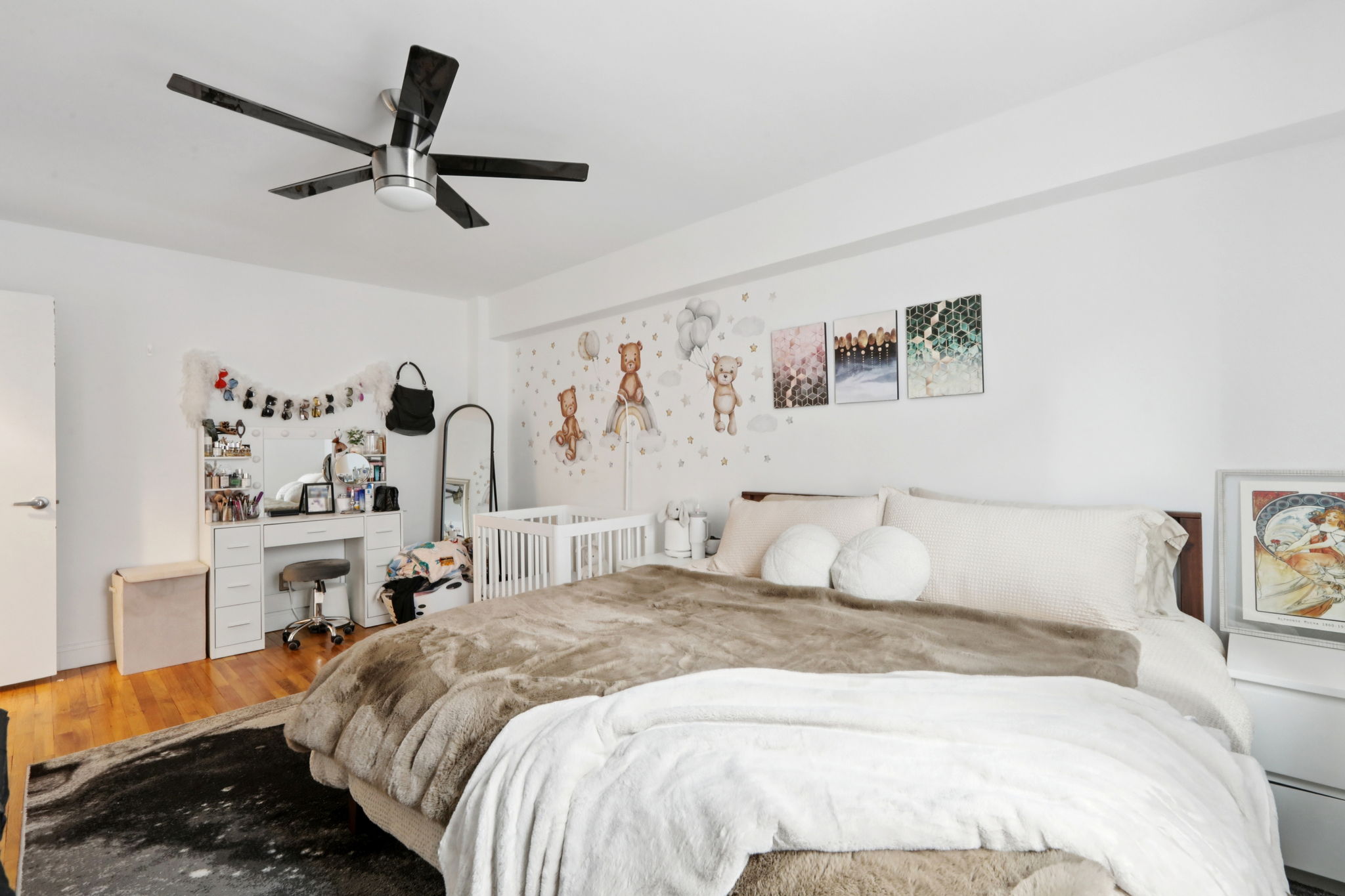 N Broadway-S0803-025