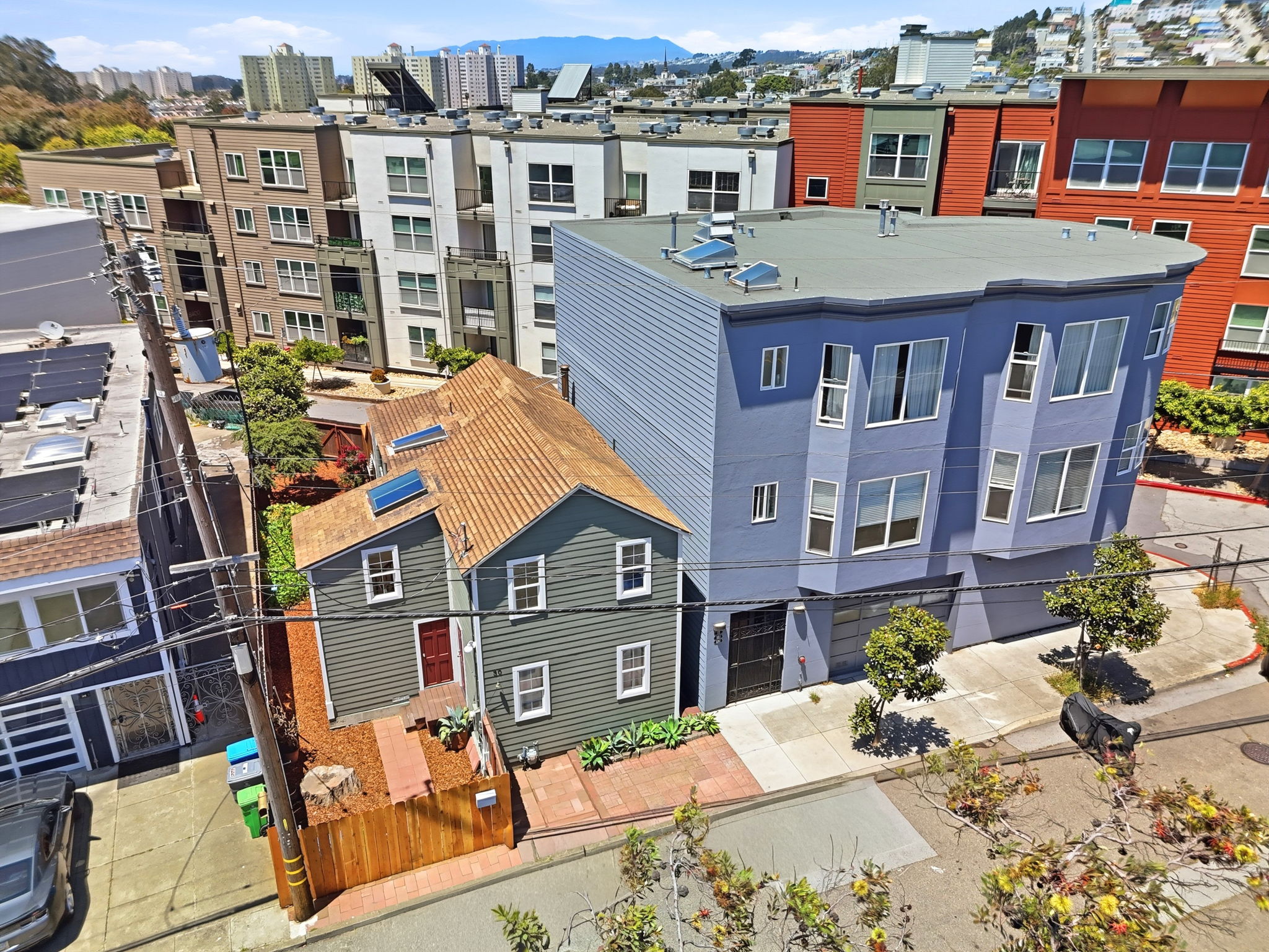006_F8_AERIAL_30 Niantic Ave