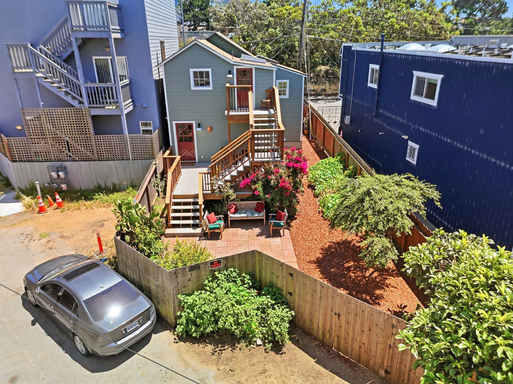 008_F8_AERIAL_30 Niantic Ave