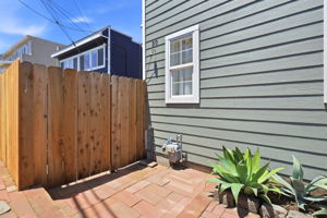 004_F8_30 Niantic Ave
