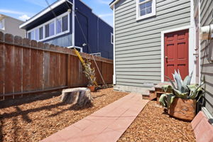 005_F8_30 Niantic Ave