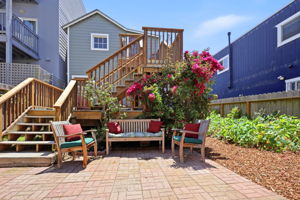 033_F8_30 Niantic Ave