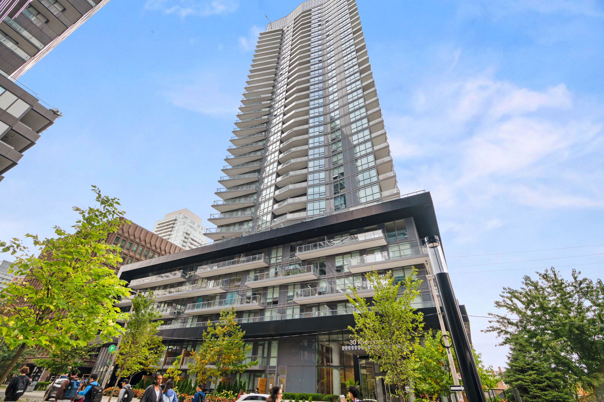 30 Roehampton Ave Unit 603 Toronto, ON M4P 0B9