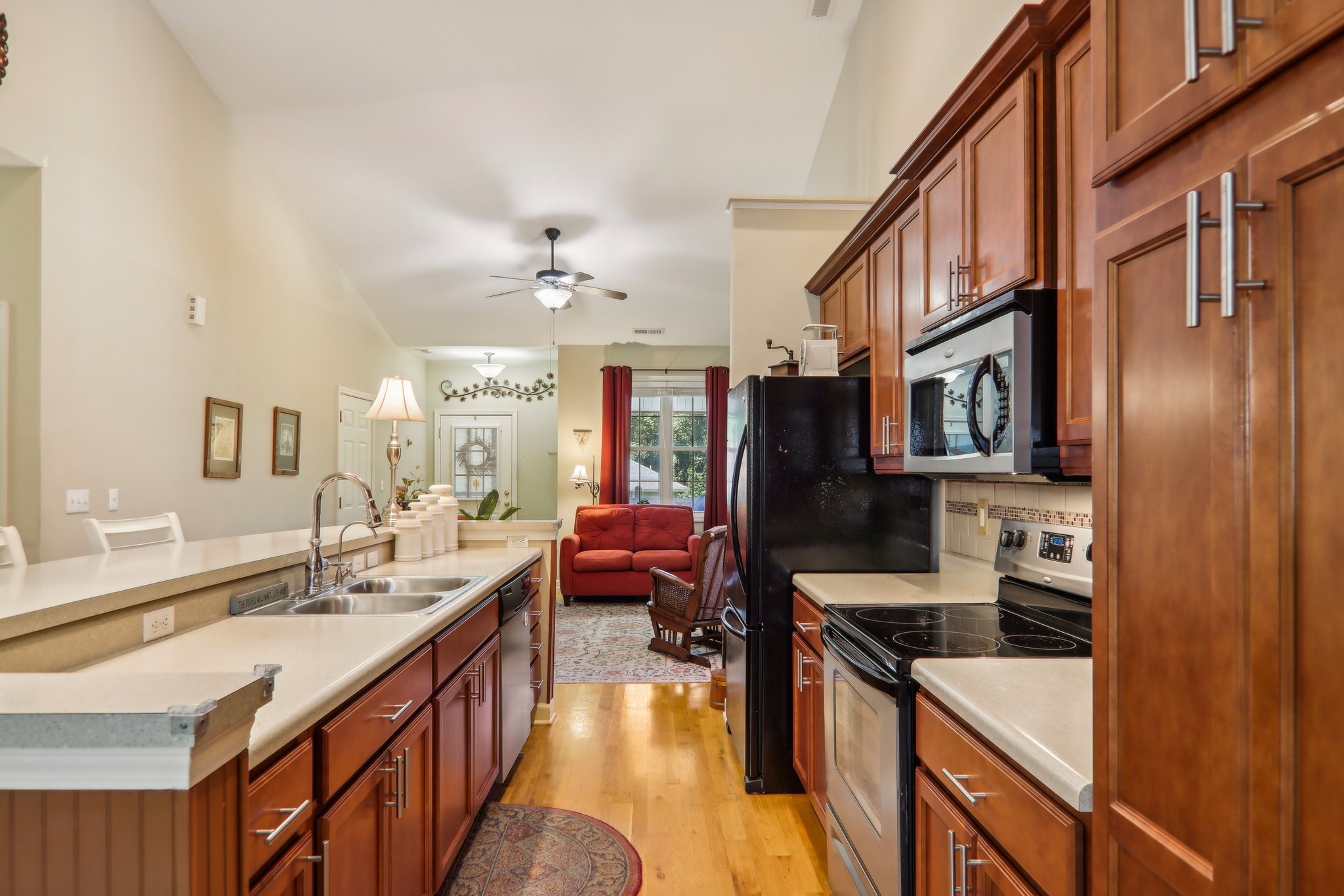 S Cottage Ct-016.jpg