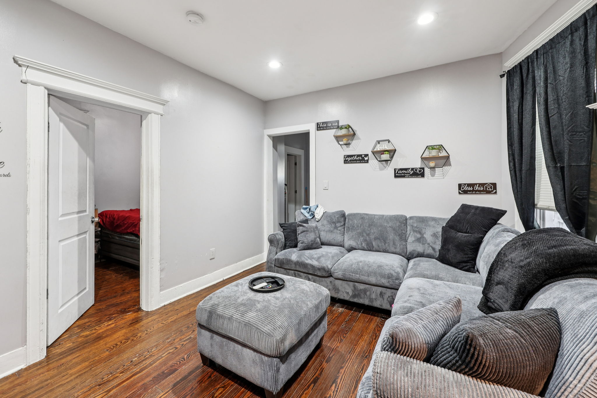 Sheffield St-L2709-011