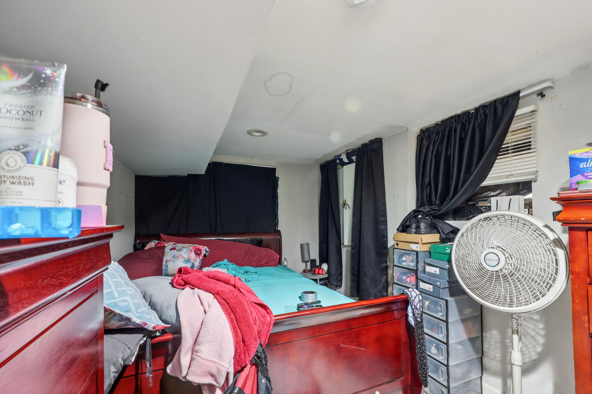 Sheffield St-L2709-027