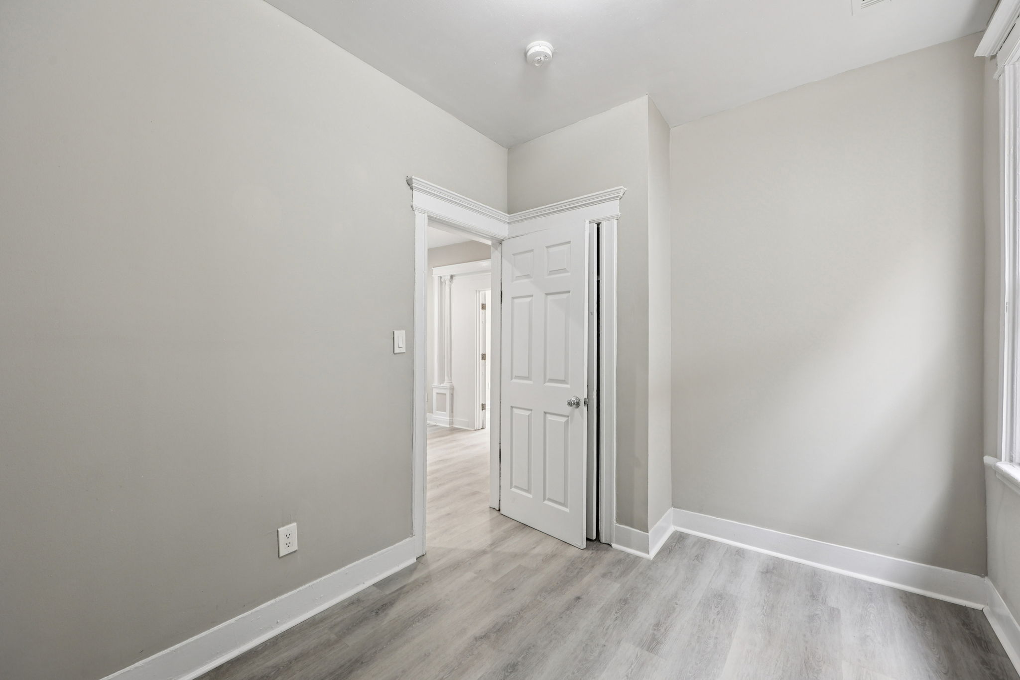 Sheffield St-L2709-036
