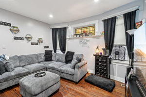 Sheffield St-L2709-009