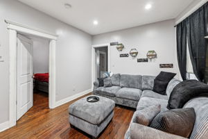 Sheffield St-L2709-011