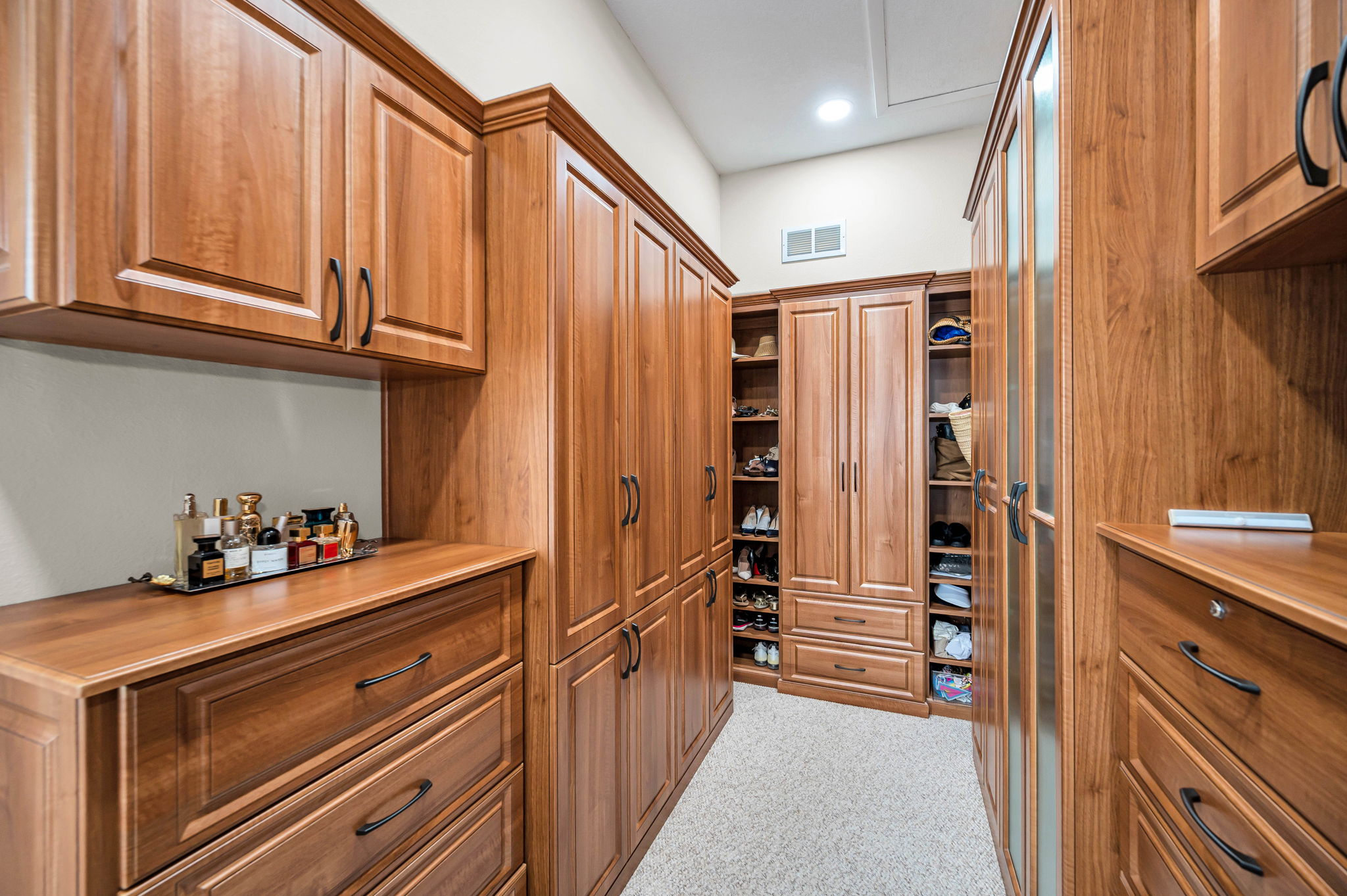 Primary Bedroom Walk-in Closet1b