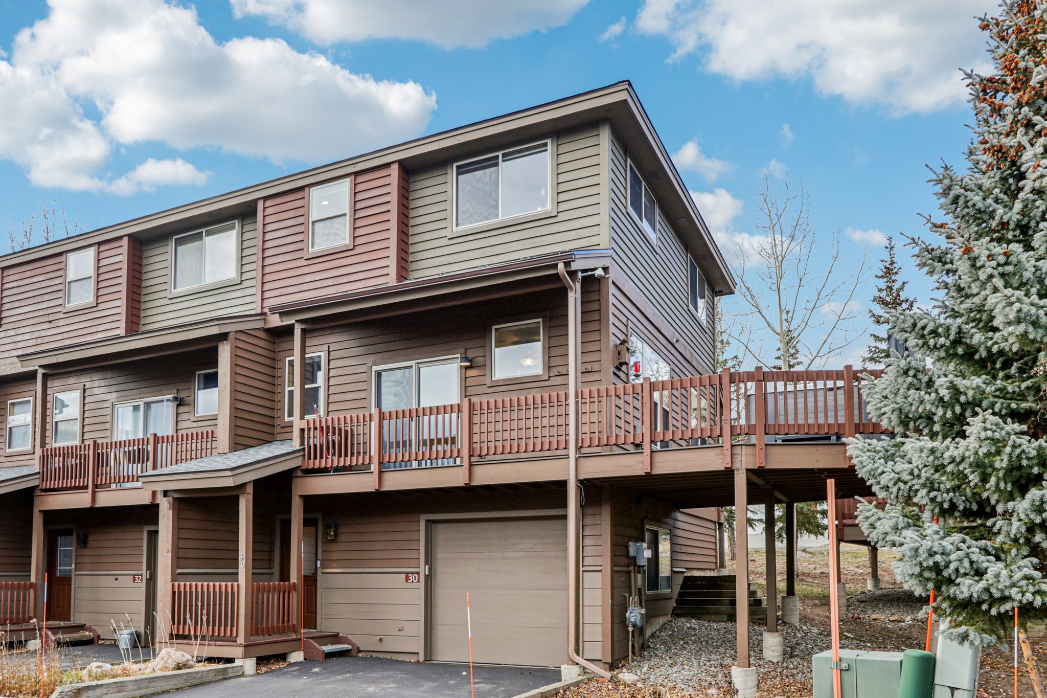 Twenty Grand Ct-S1311-004.jpg