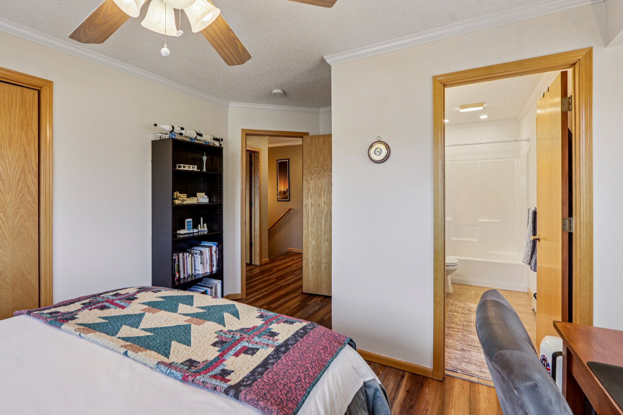 Twenty Grand Ct-S1311-025.jpg