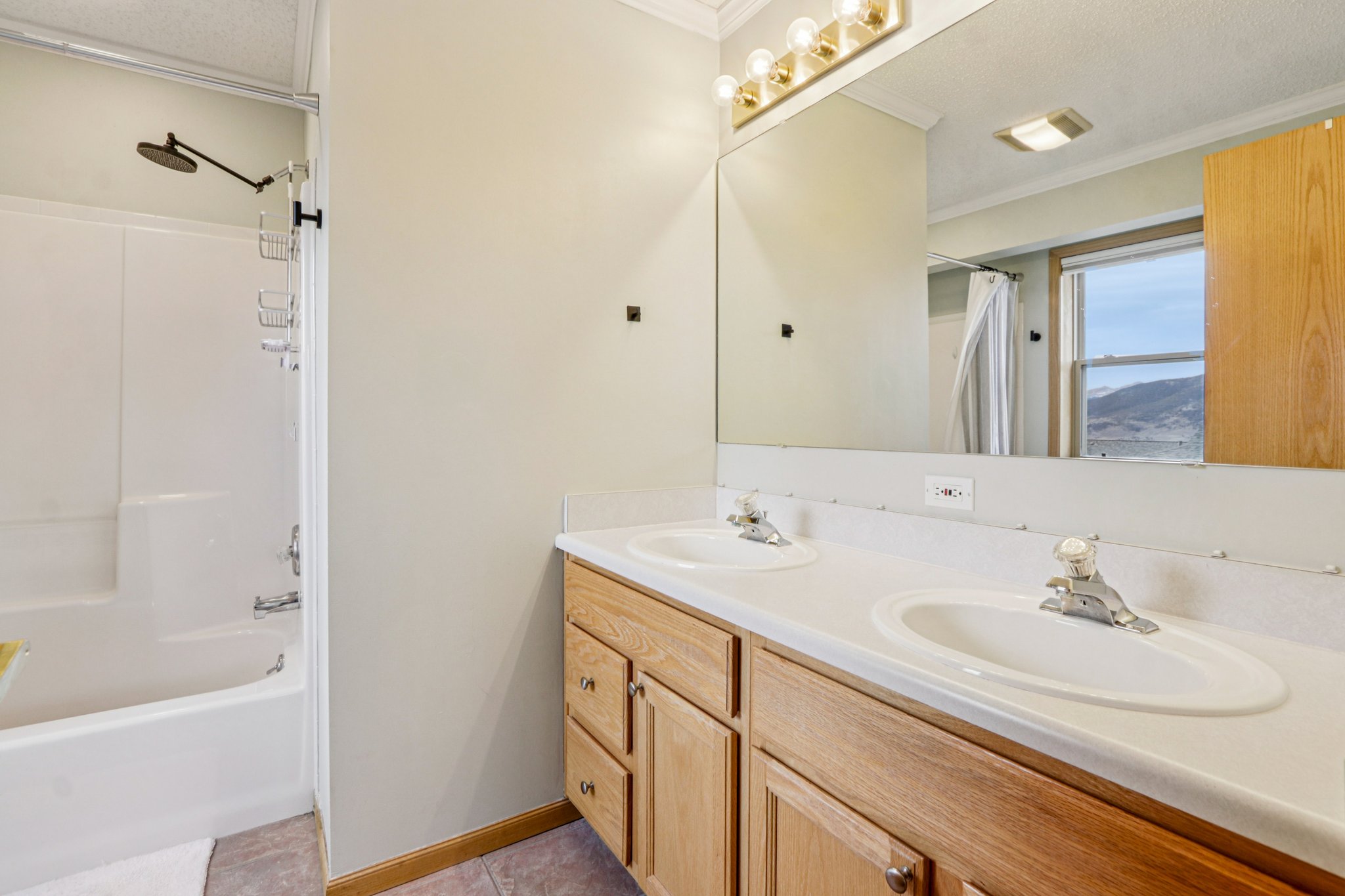 Twenty Grand Ct-S1311-028.jpg