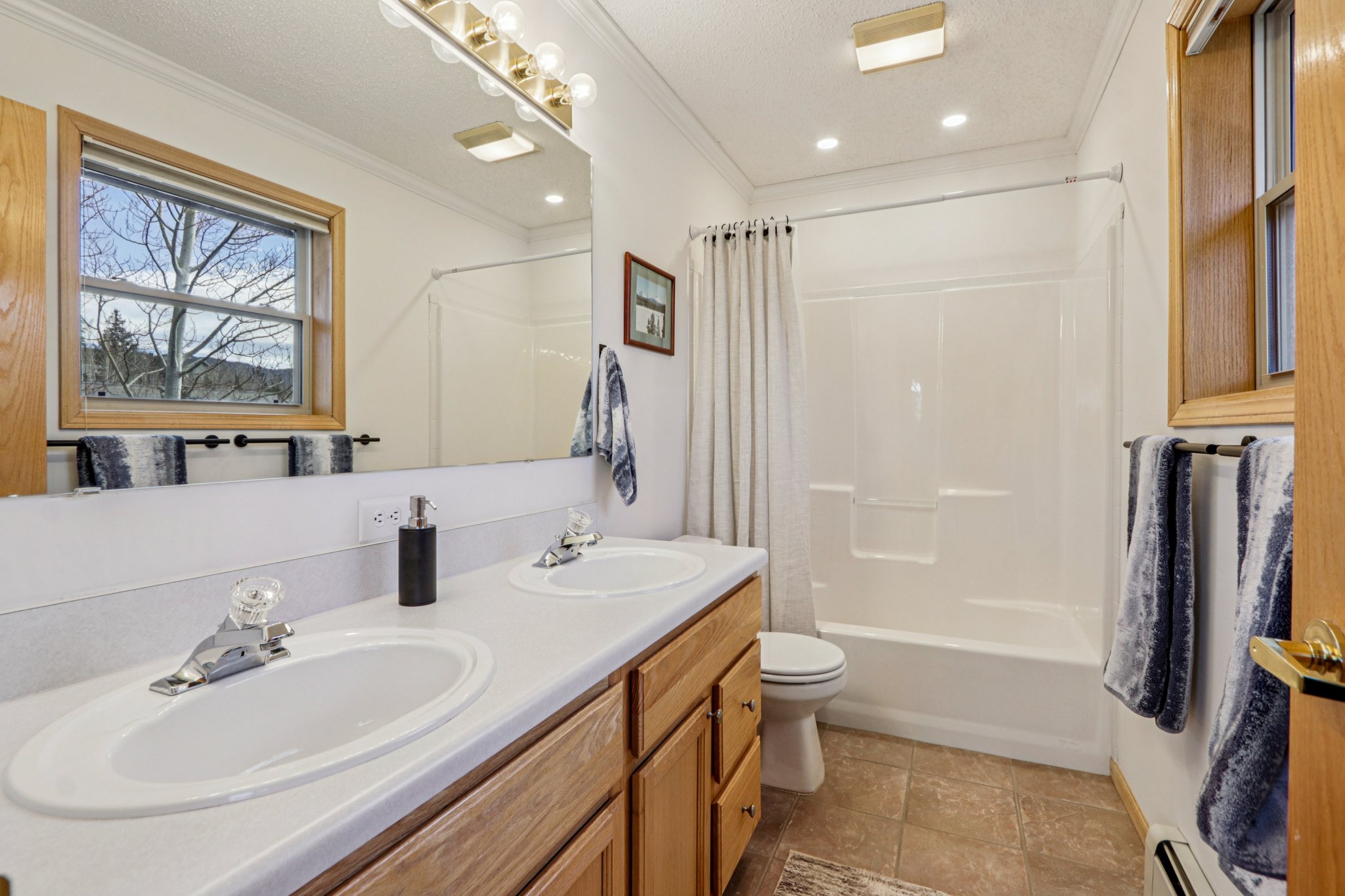 Twenty Grand Ct-S1311-031.jpg