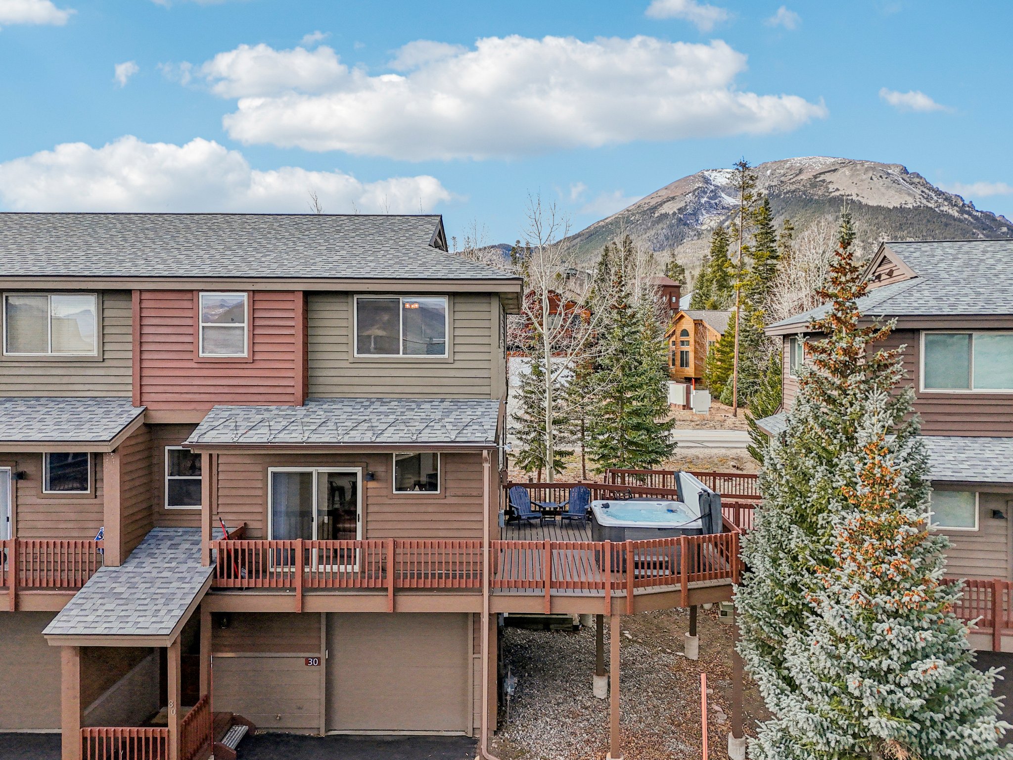 Twenty Grand Ct-S1311-046.jpg