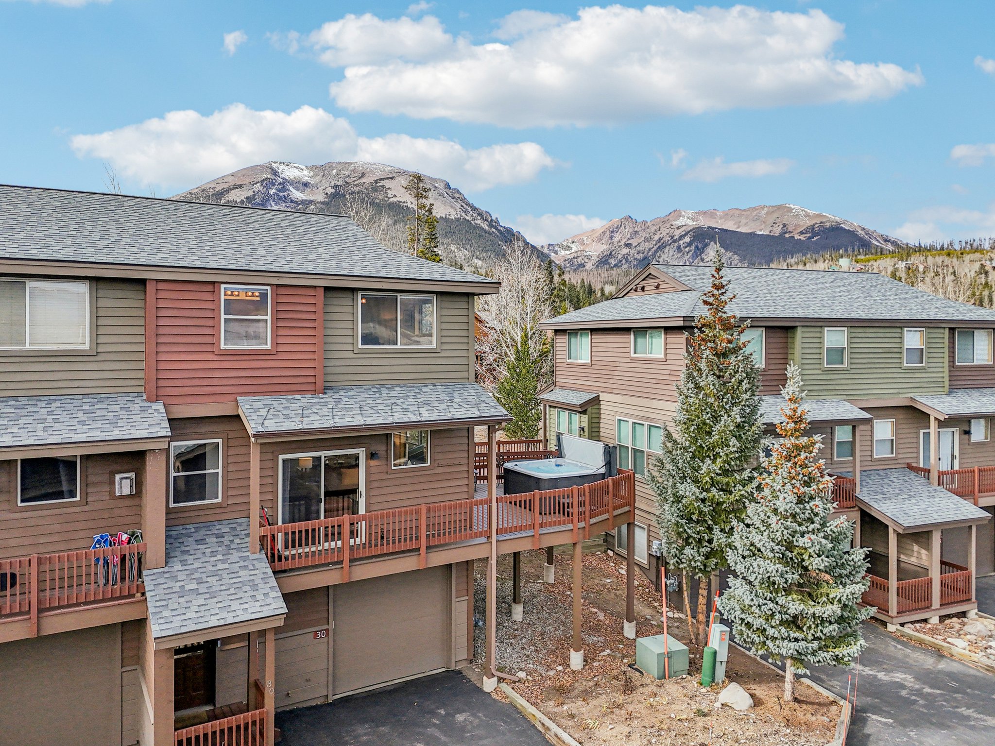 Twenty Grand Ct-S1311-047.jpg