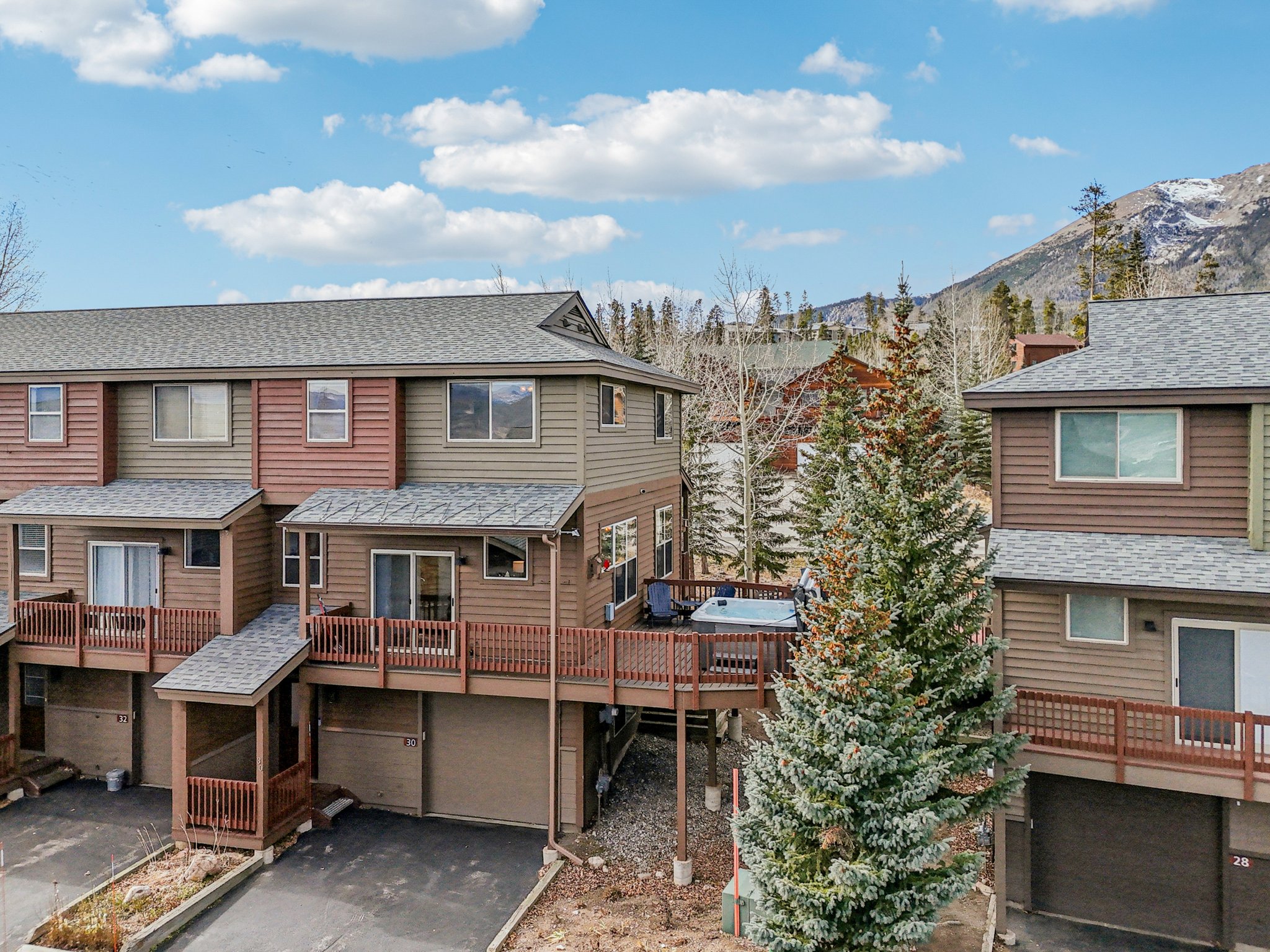 Twenty Grand Ct-S1311-048.jpg