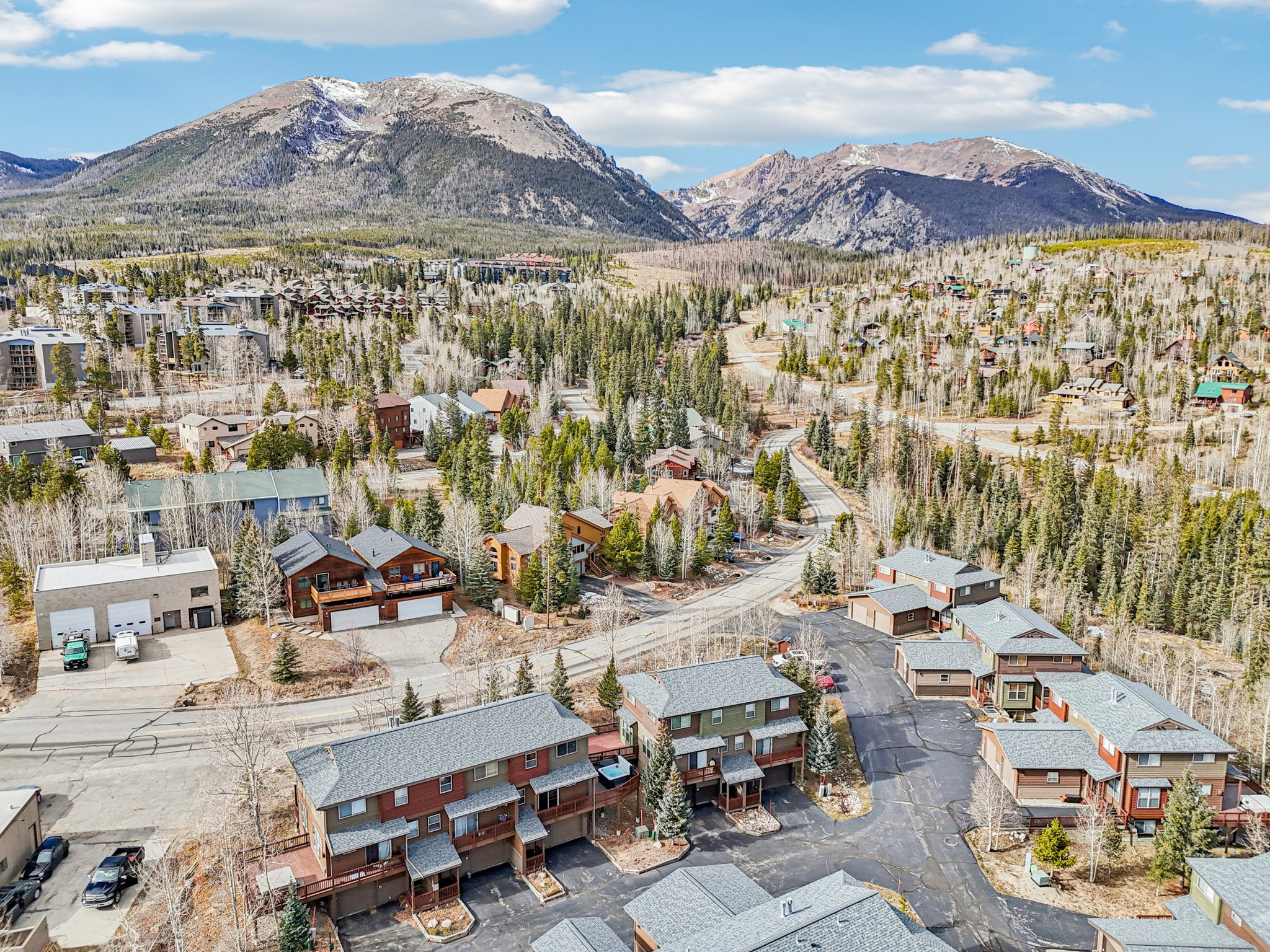 Twenty Grand Ct-S1311-052.jpg