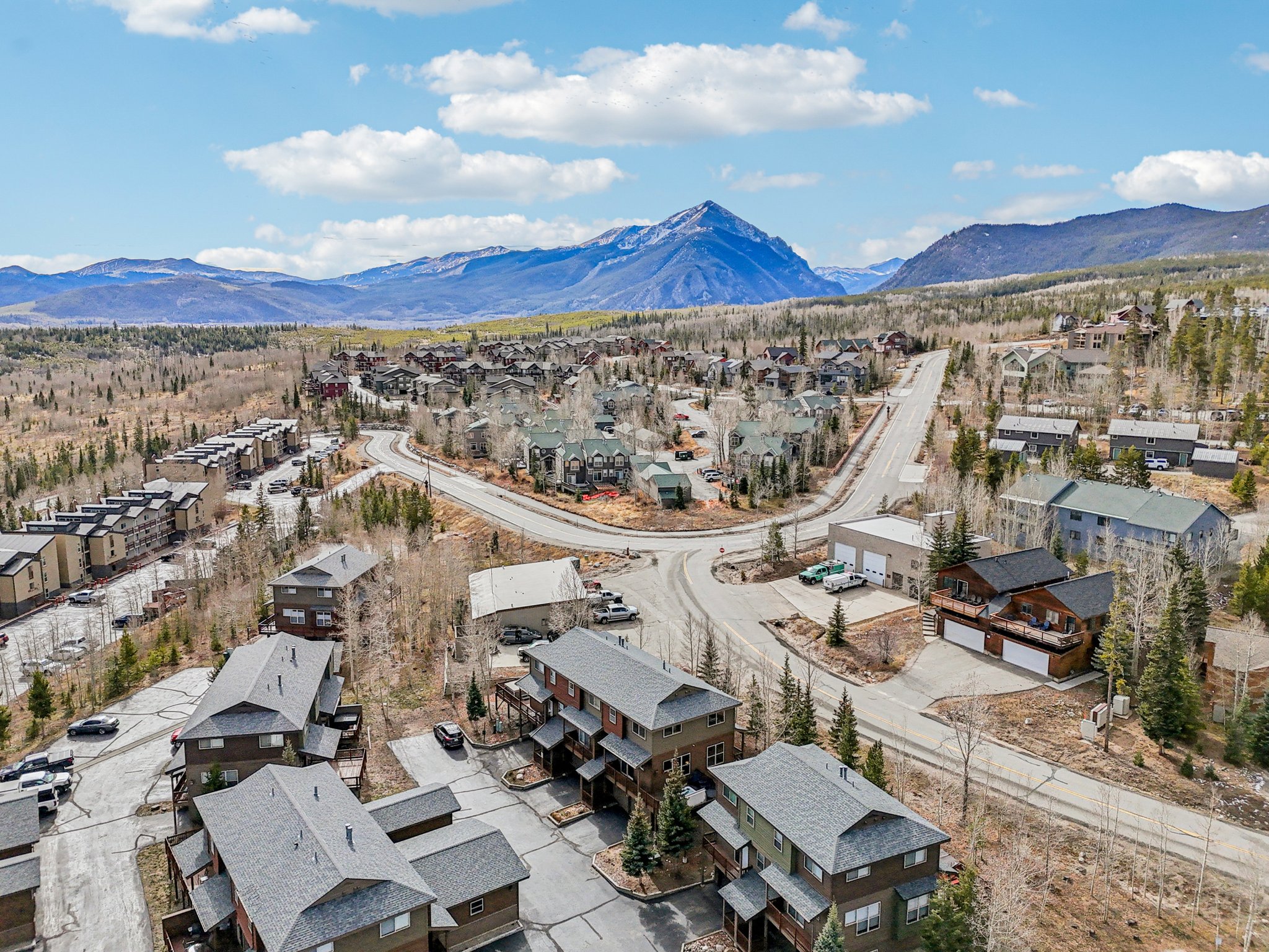 Twenty Grand Ct-S1311-054.jpg