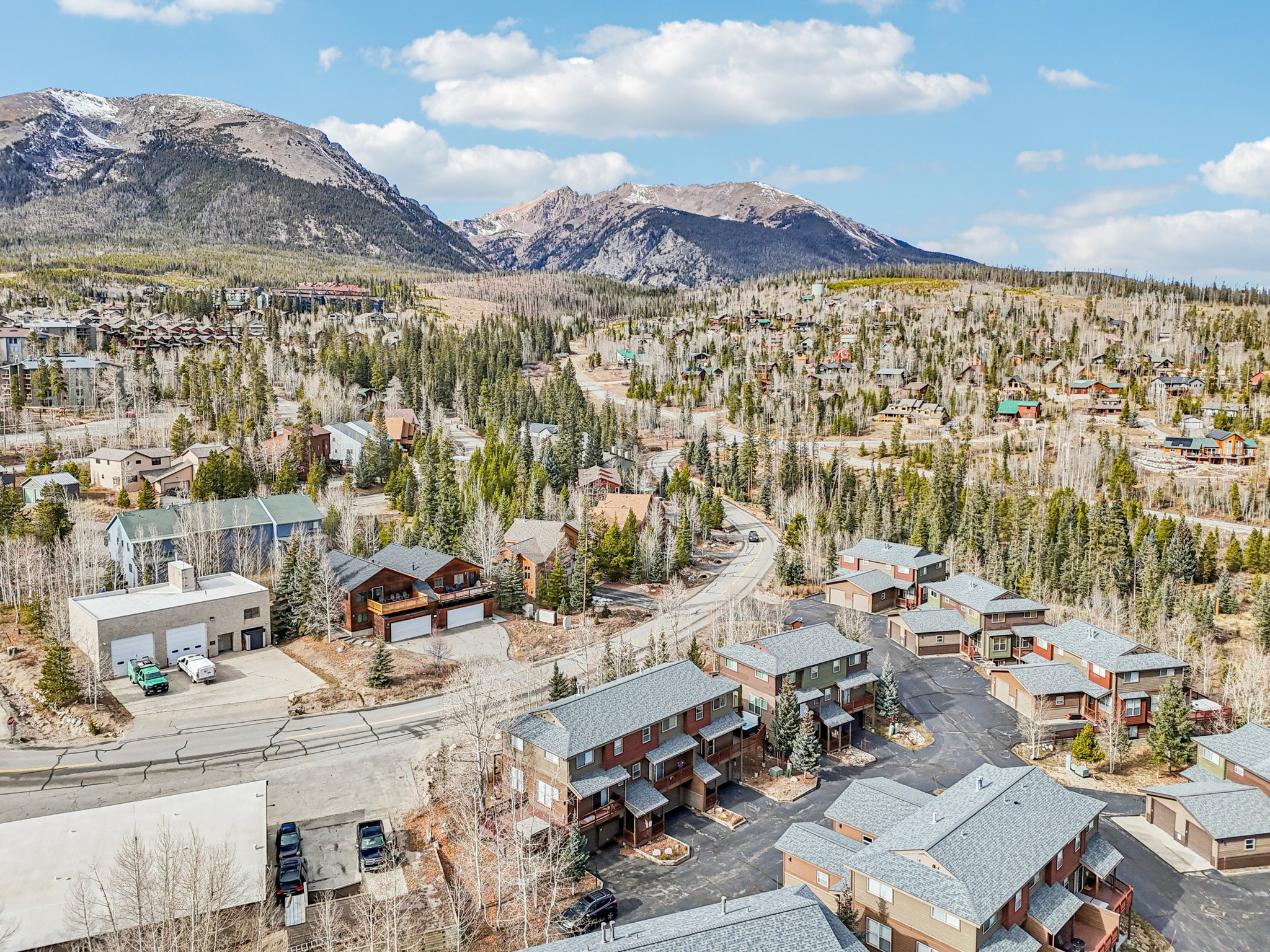 Twenty Grand Ct-S1311-058.jpg