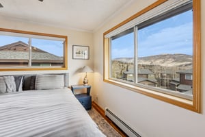 Twenty Grand Ct-S1311-021.jpg