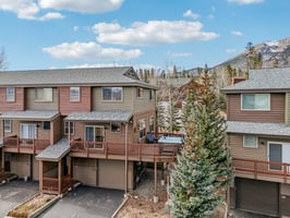 Twenty Grand Ct-S1311-048.jpg