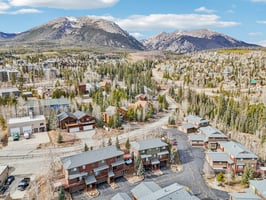 Twenty Grand Ct-S1311-052.jpg