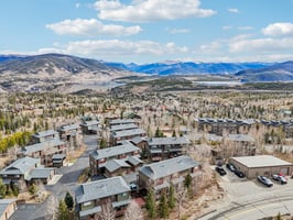 Twenty Grand Ct-S1311-055.jpg