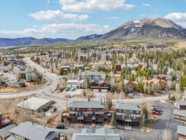 Twenty Grand Ct-S1311-059.jpg