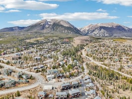 Twenty Grand Ct-S1311-068.jpg