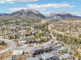 Twenty Grand Ct-S1311-072.jpg