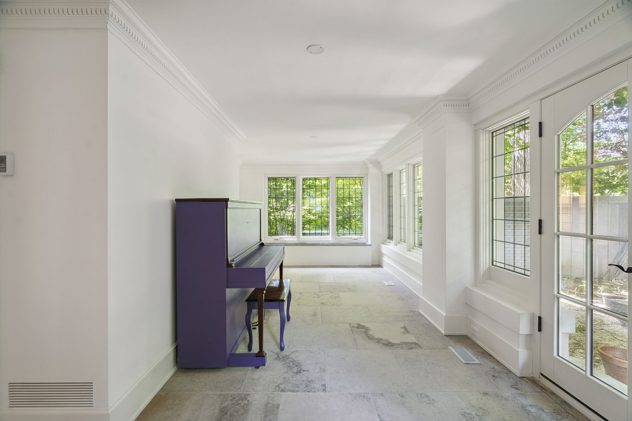 30 Whitney Ave Toronto, ON M4W 2A8