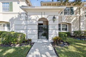 Welcome to 300 Bermuda Bay Cir Unit 304