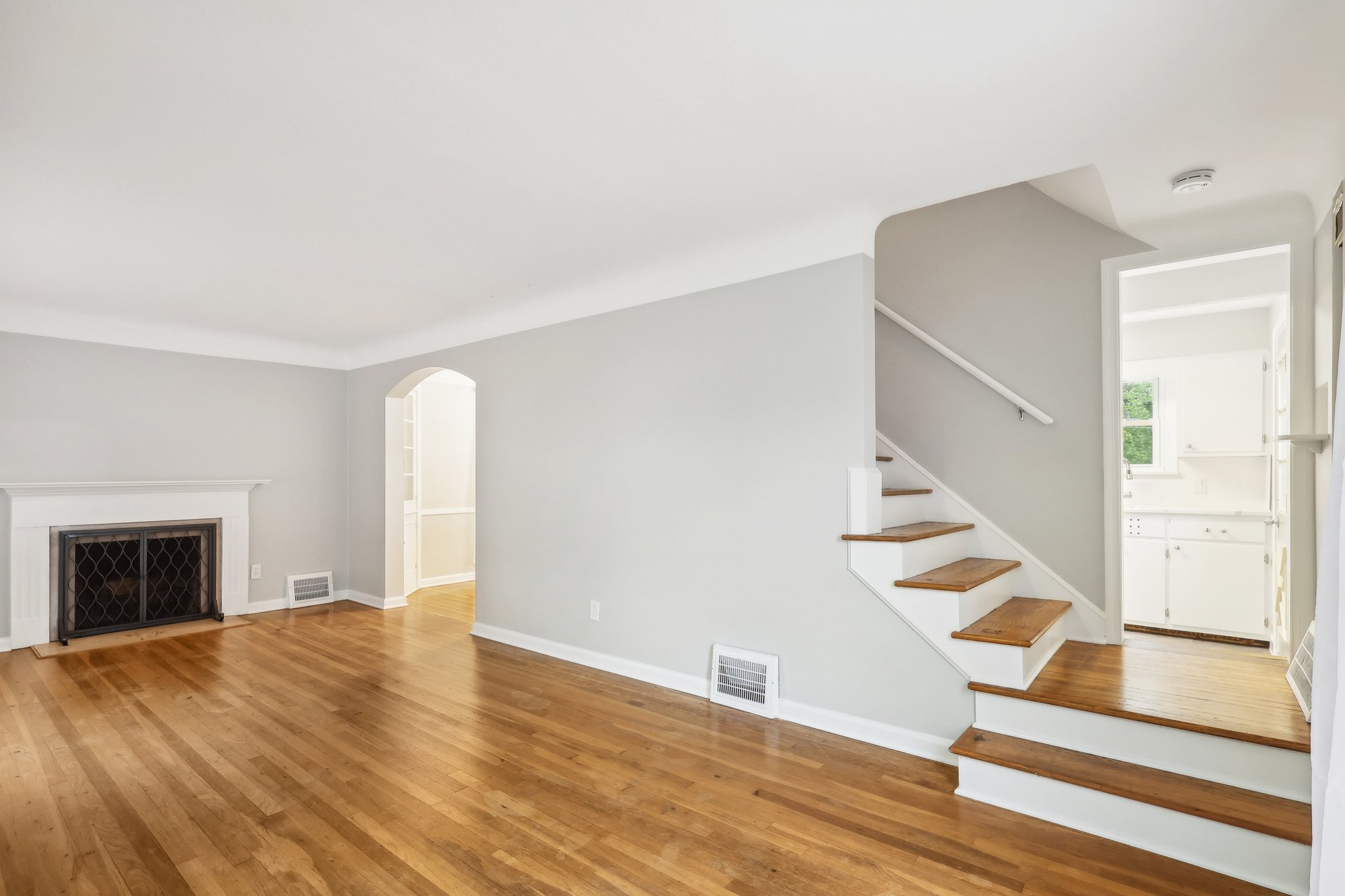 E 248th St-008.jpg
