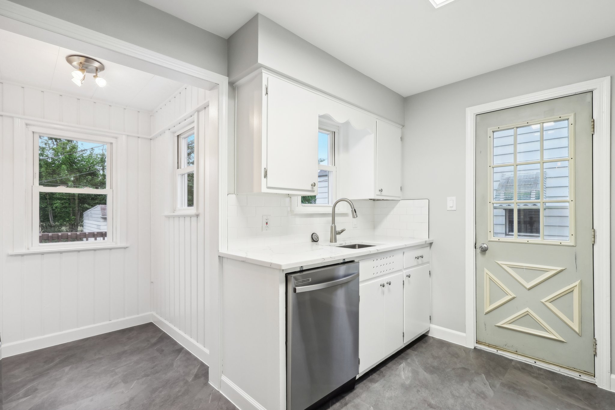 E 248th St-012.jpg