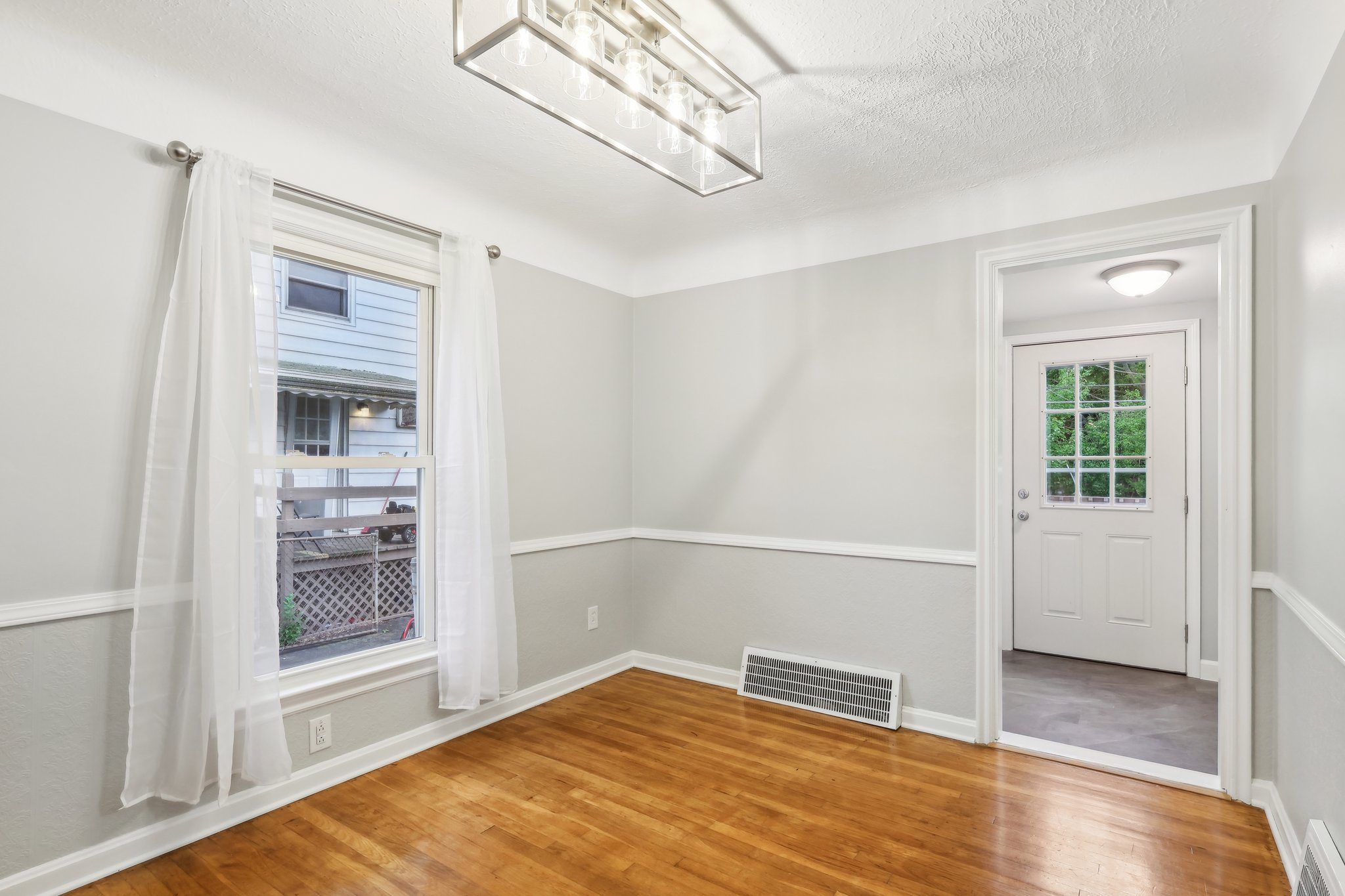 E 248th St-021.jpg