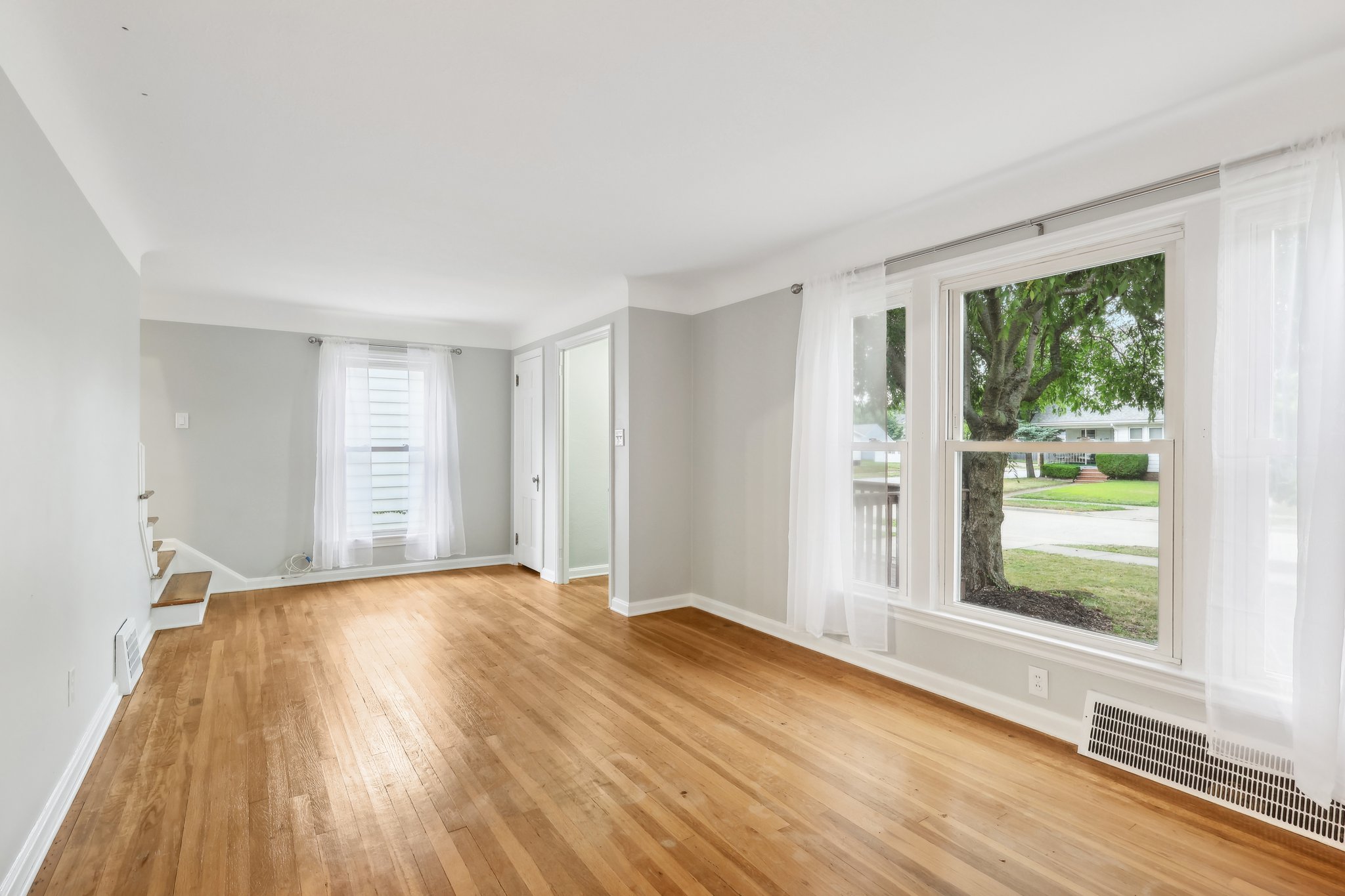 E 248th St-024.jpg