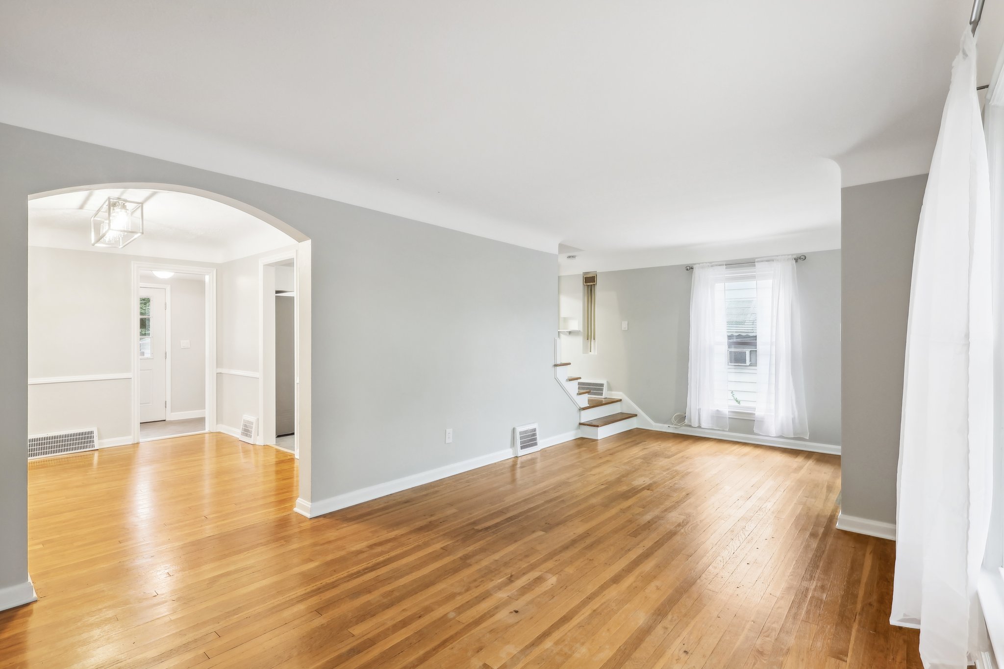 E 248th St-025.jpg