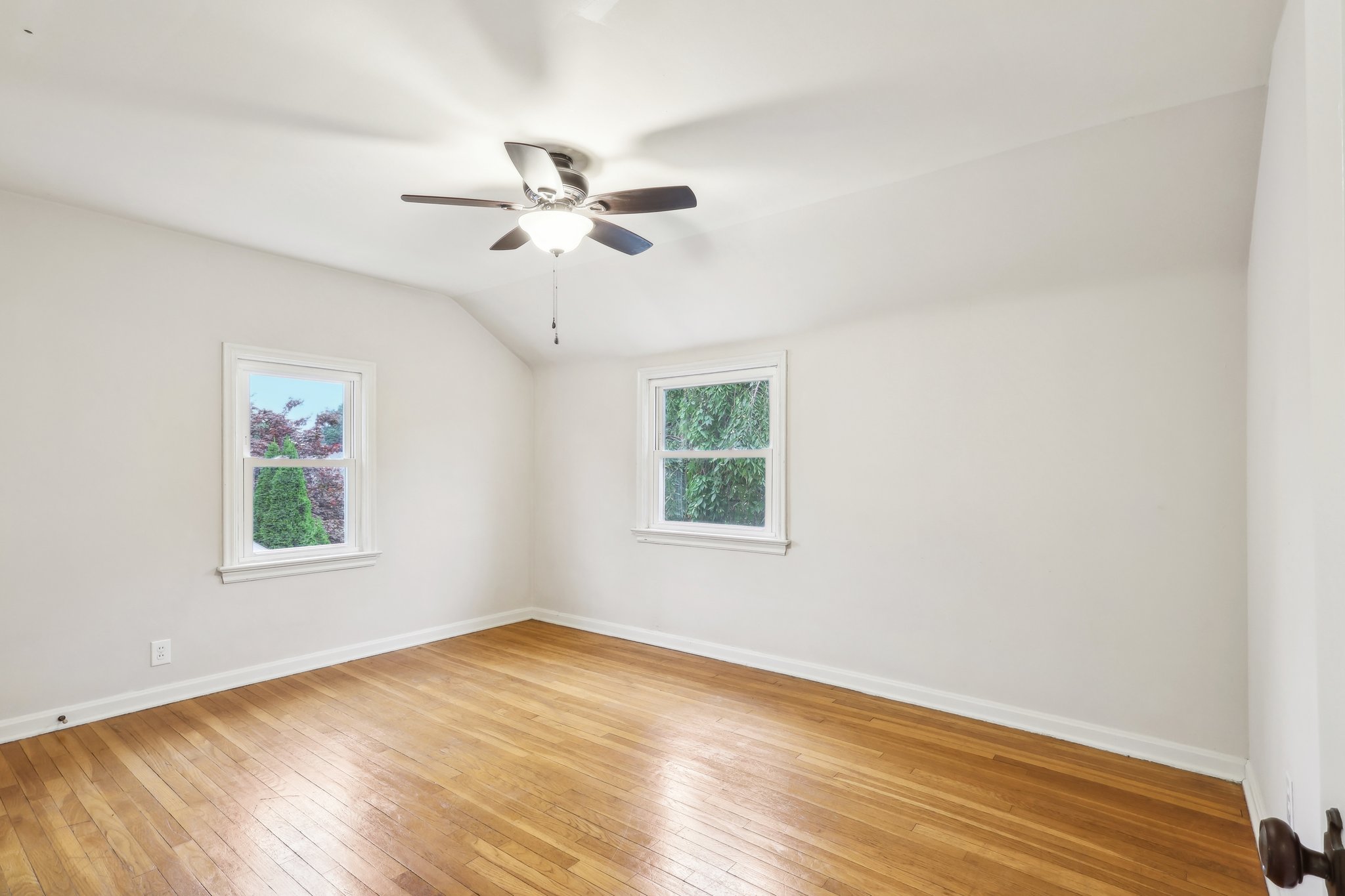 E 248th St-026.jpg