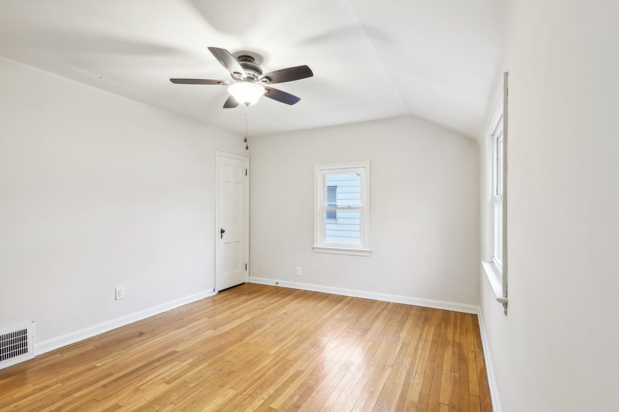 E 248th St-027.jpg