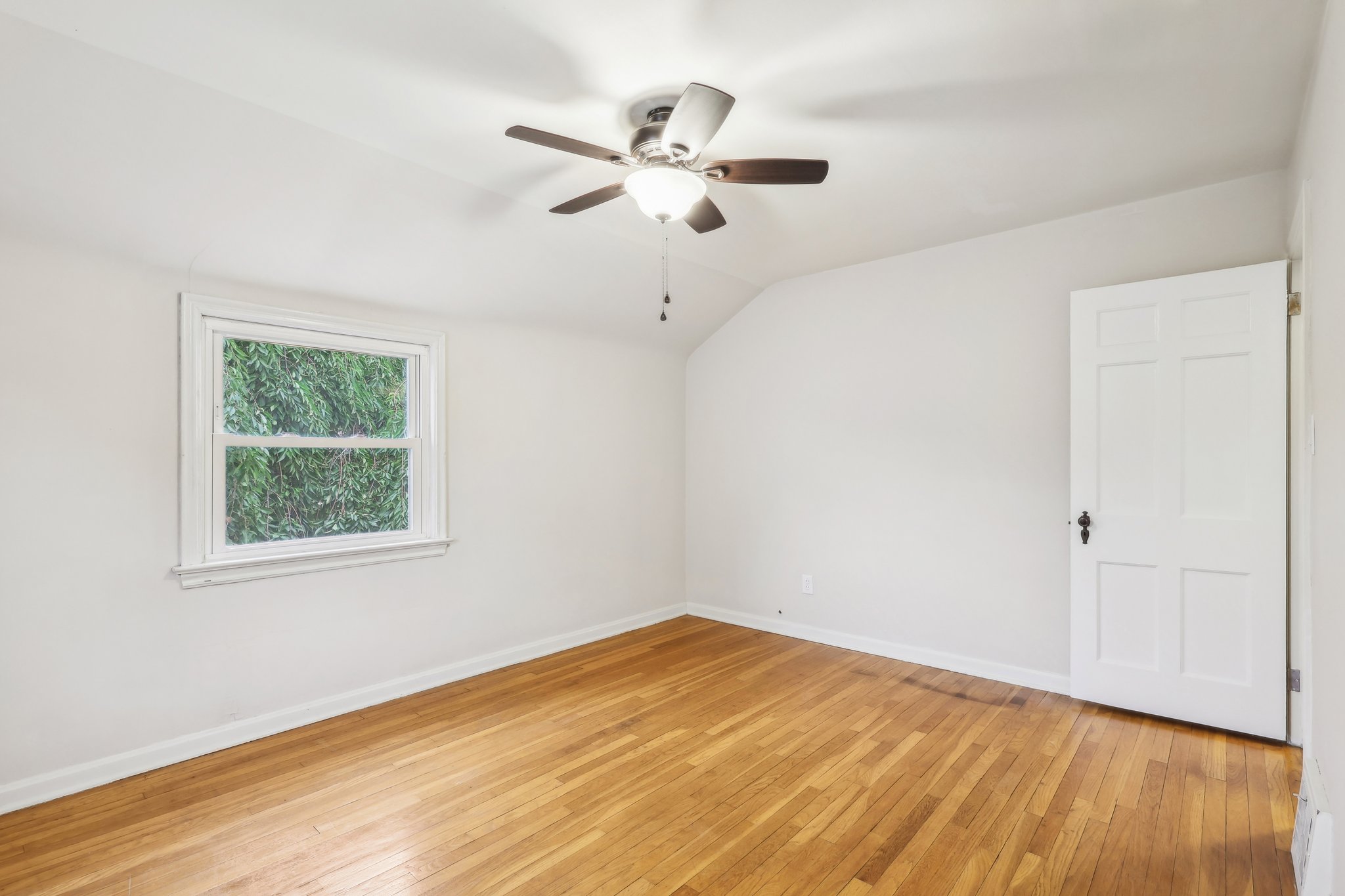 E 248th St-028.jpg
