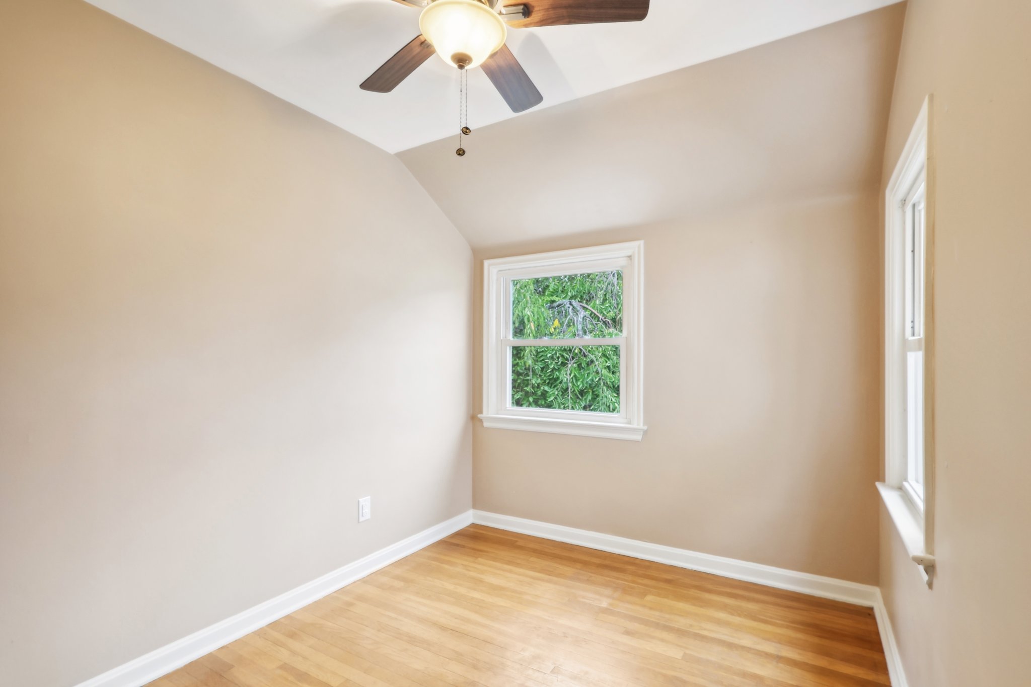 E 248th St-036.jpg