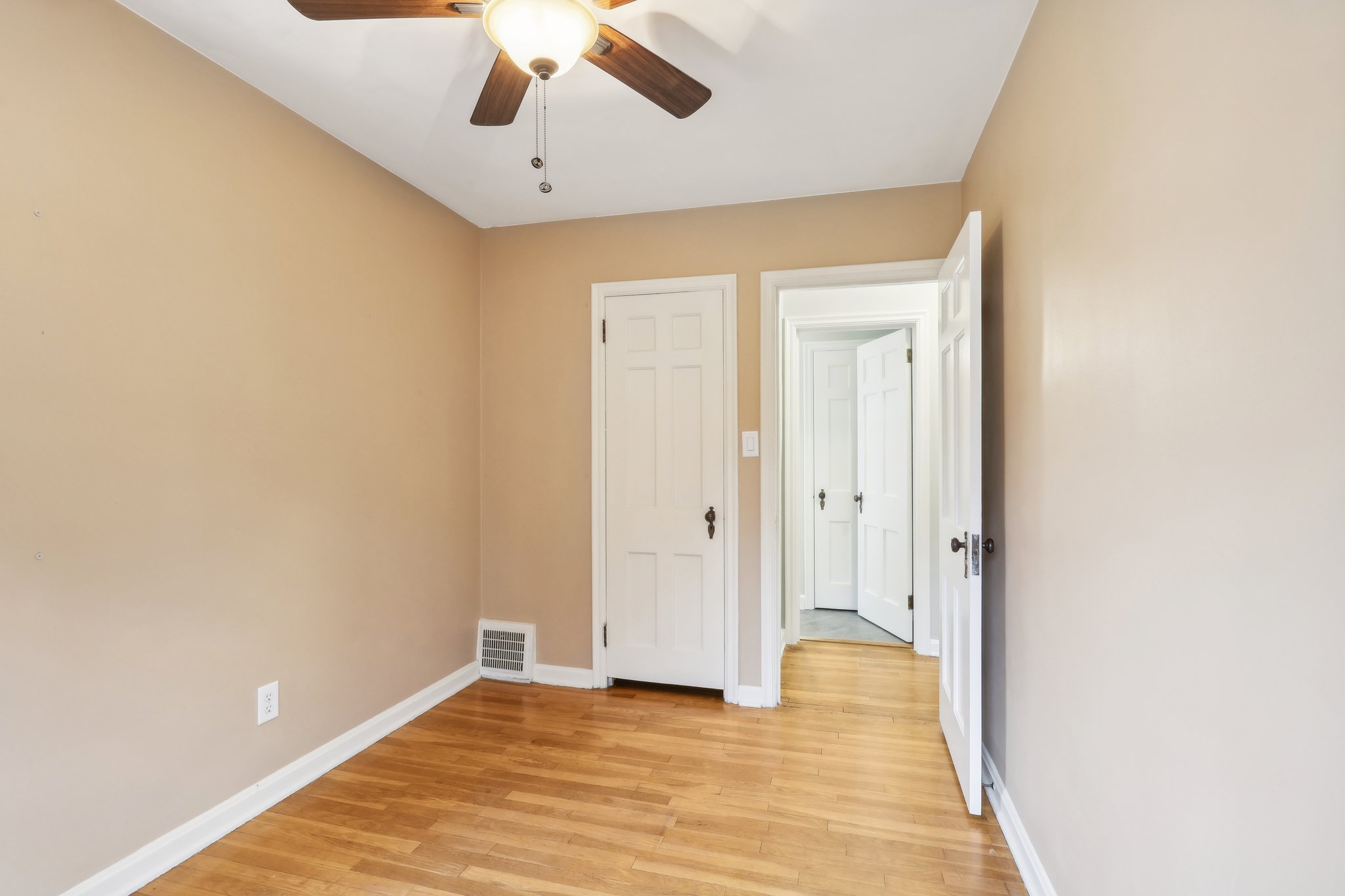 E 248th St-037.jpg