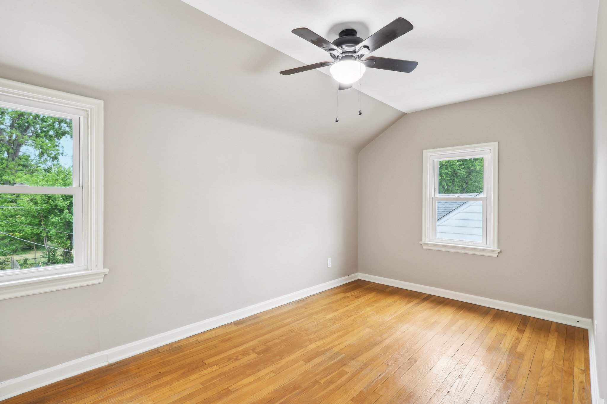 E 248th St-038.jpg