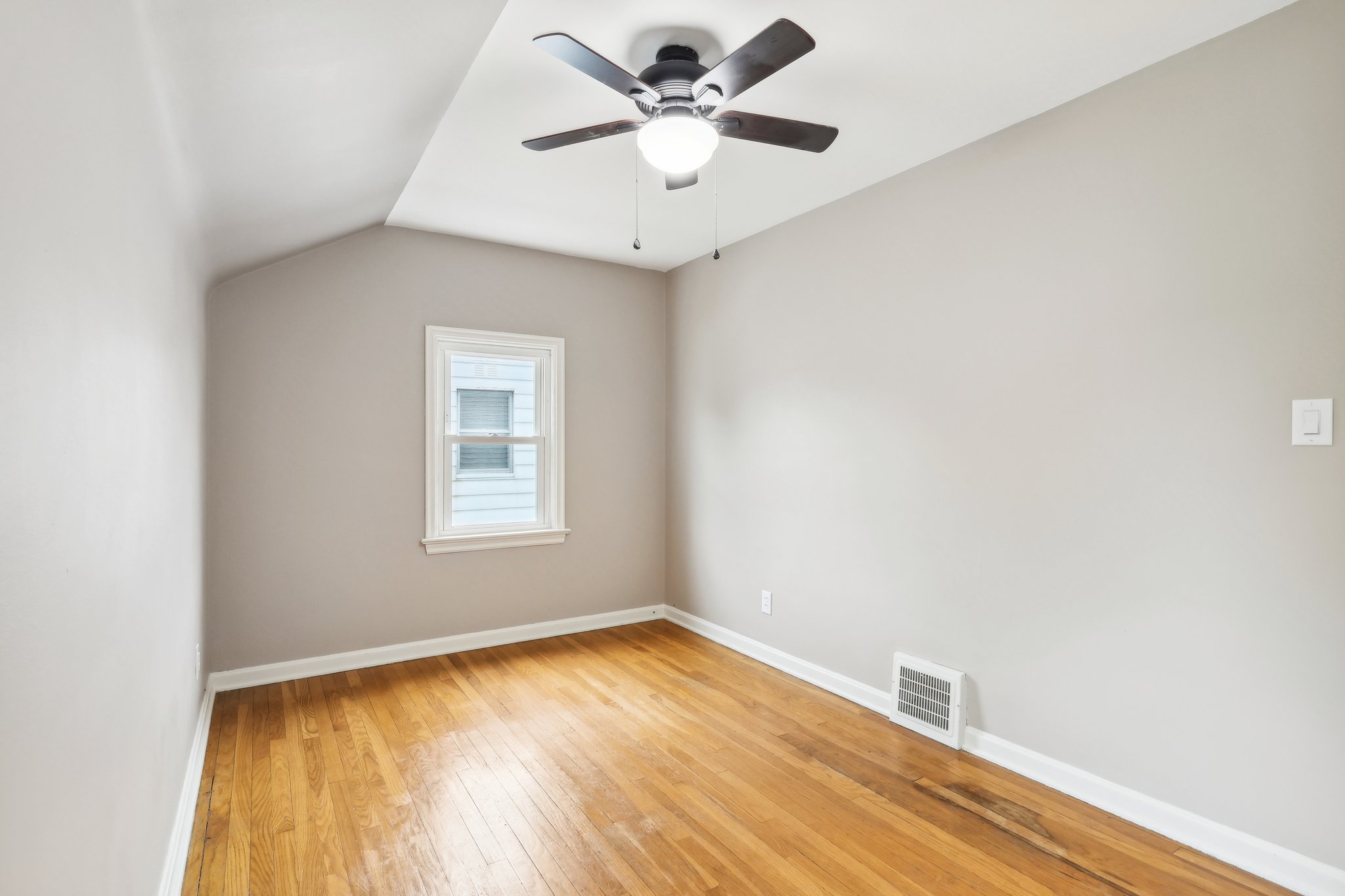 E 248th St-039.jpg