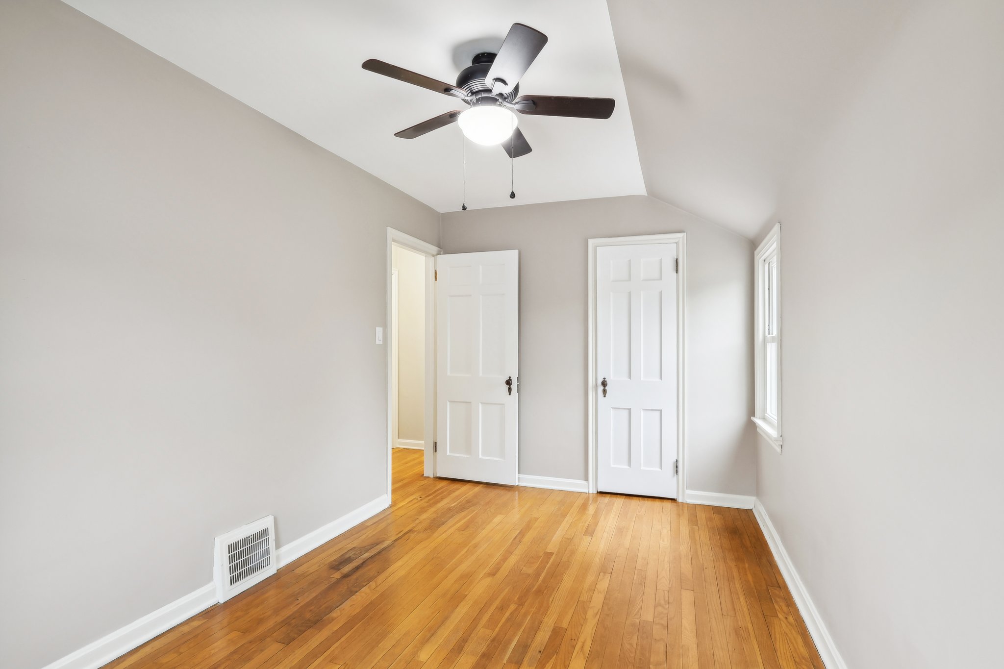 E 248th St-040.jpg