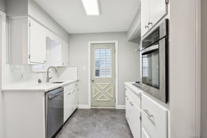 E 248th St-011.jpg