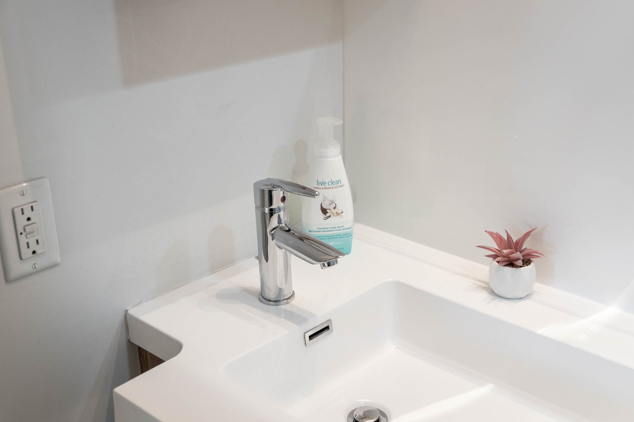Toronto property showcase — delivered property photograph 34
